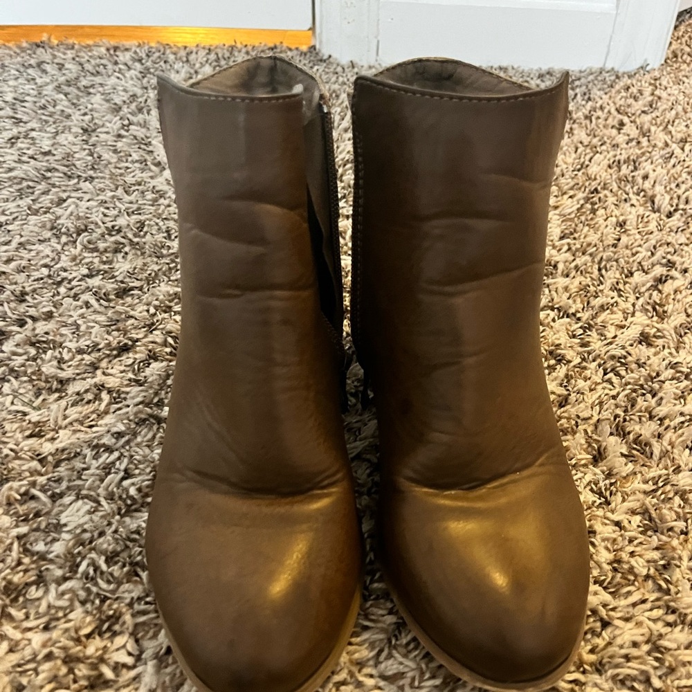 Short brown ankle boots